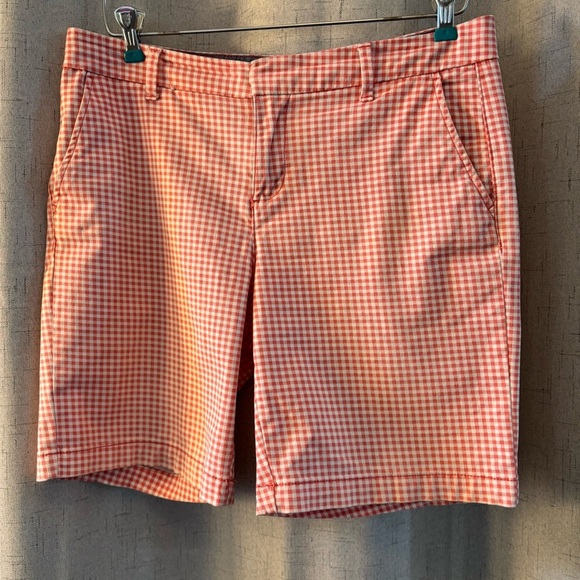 Tommy Hilfiger women's Hollywood Chino Bermuda short. Size 4. Pinkish/Orange\Wt - Picture 1 of 7
